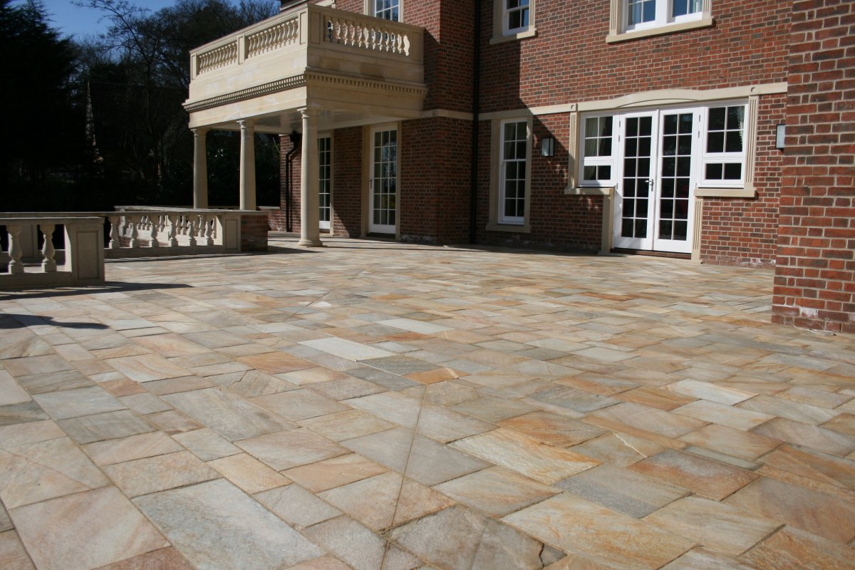 Donegal Quartzite Light Sawn Paving