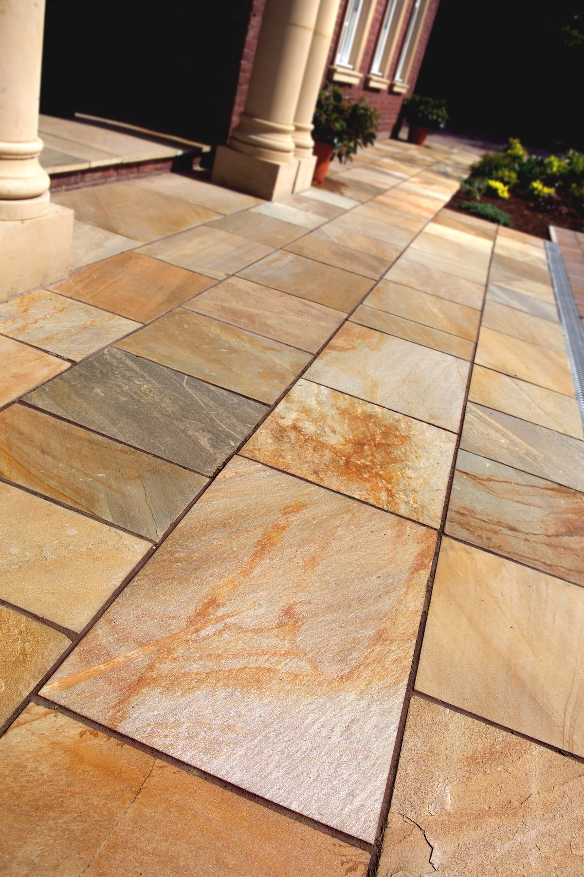 Donegal Quartzite Light Sawn Paving