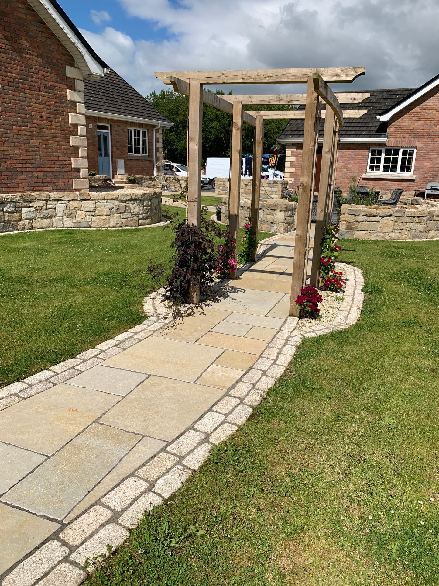 Gold Granite Setts 200 x 100 - Bush Hammered & Lightly Tumbled