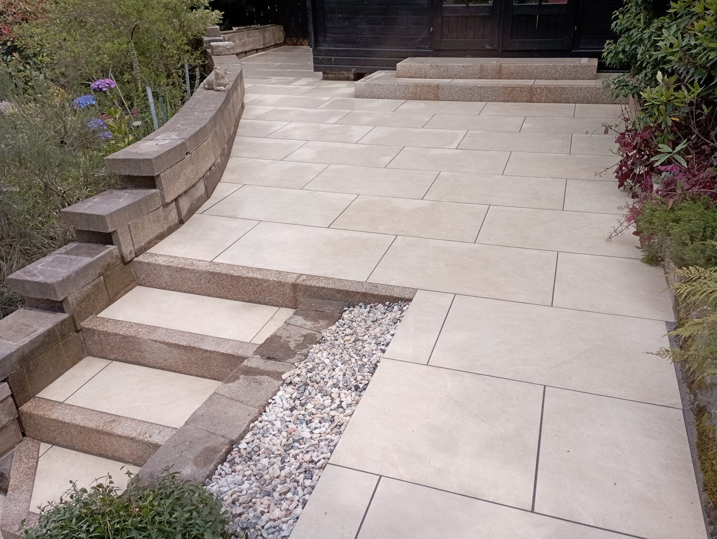 Jewel Range Station White Porcelain Paving