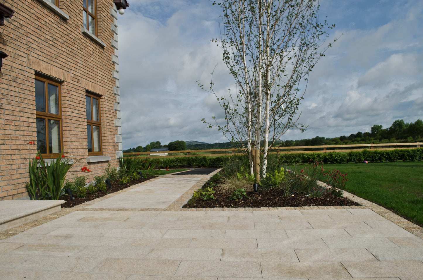 Gold Granite Paving - 600 x 300