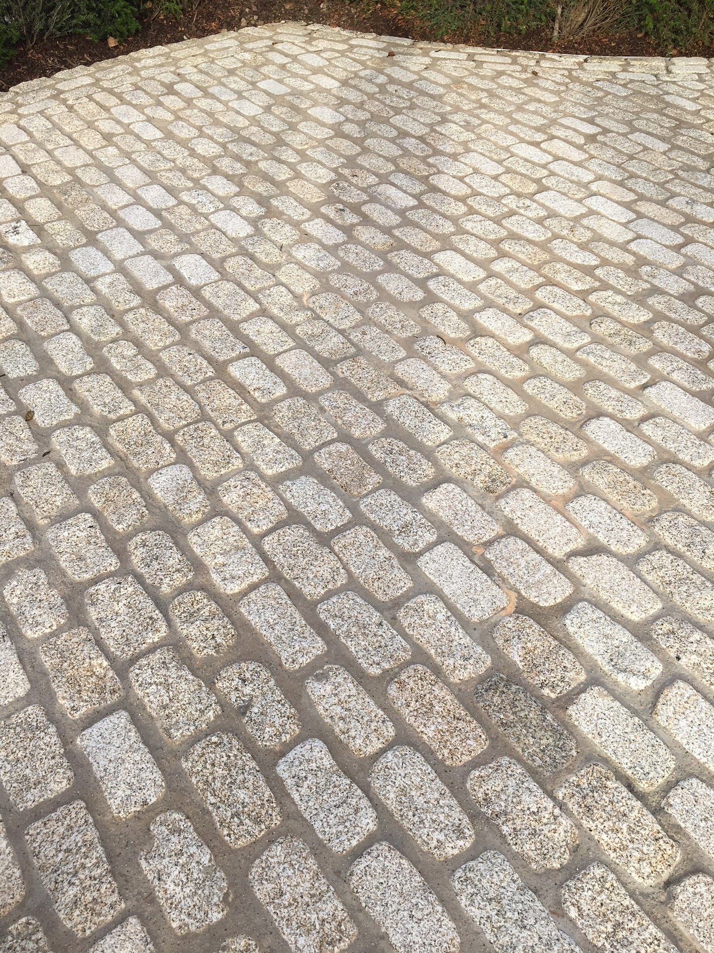 Gold Granite Setts 200 x 100 - Bush Hammered & Sawn