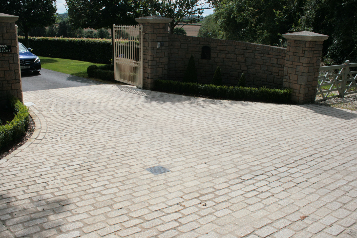 Gold Granite Setts 200 x 100 - Bush Hammered & Sawn