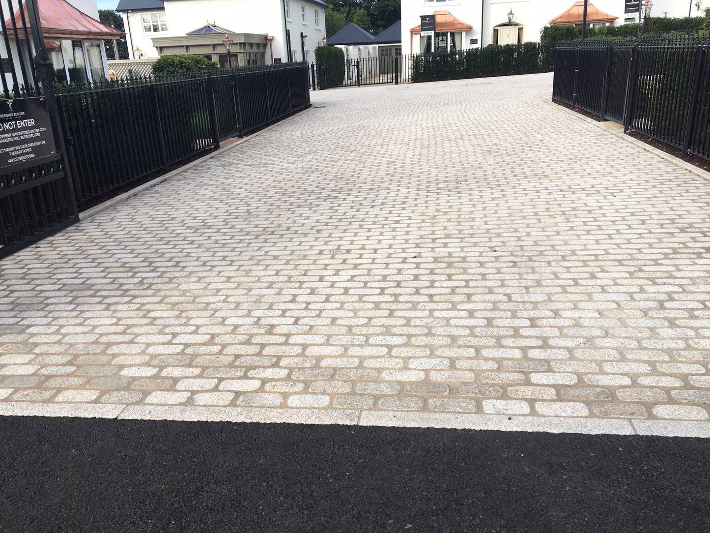 Gold Granite Setts 200 x 100 - Bush Hammered & Lightly Tumbled