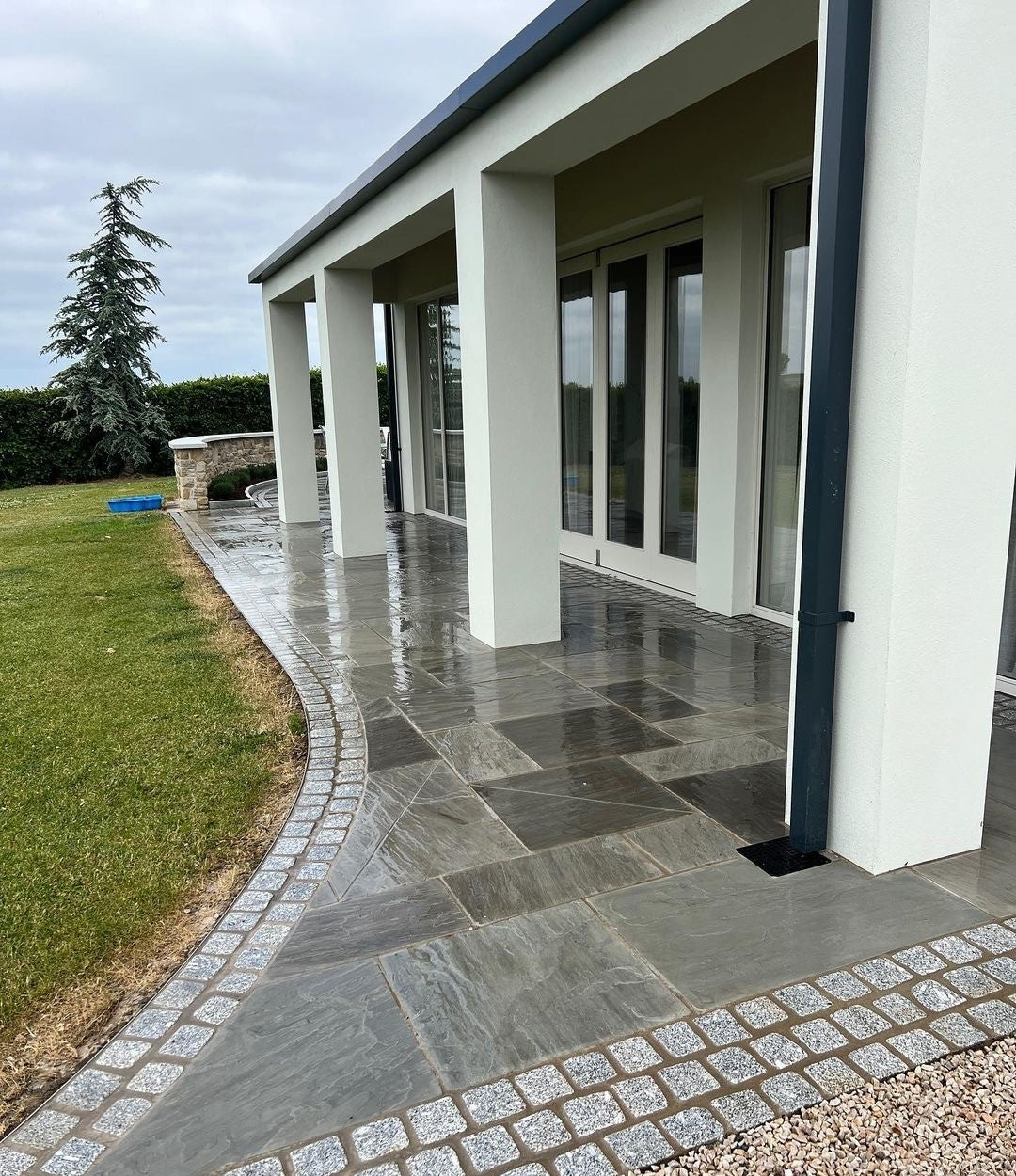 Grey Sandstone Paving (Mixed Sizes)