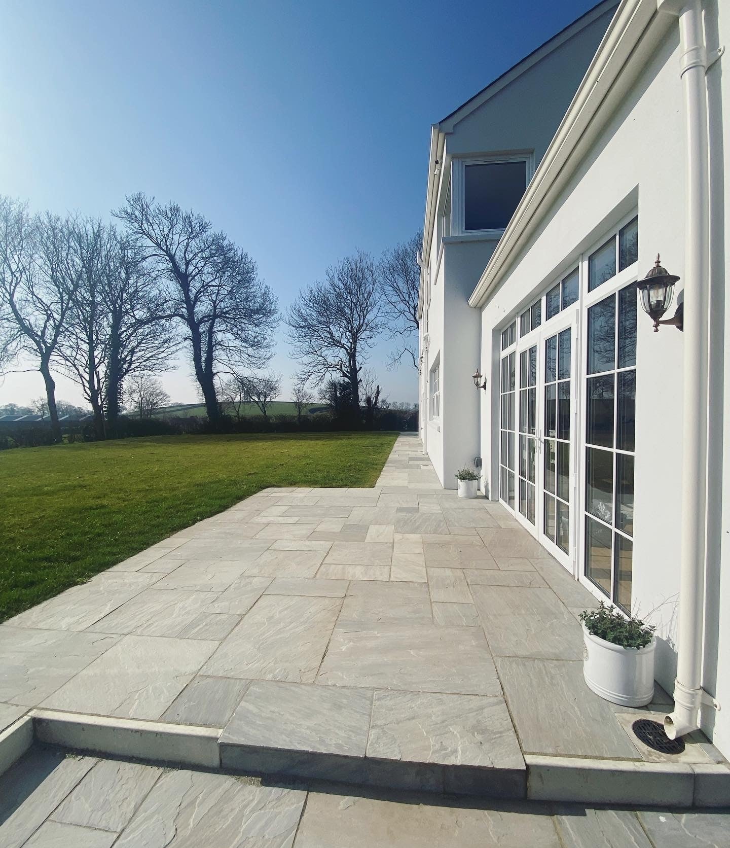 Grey Sandstone Paving (Mixed Sizes)