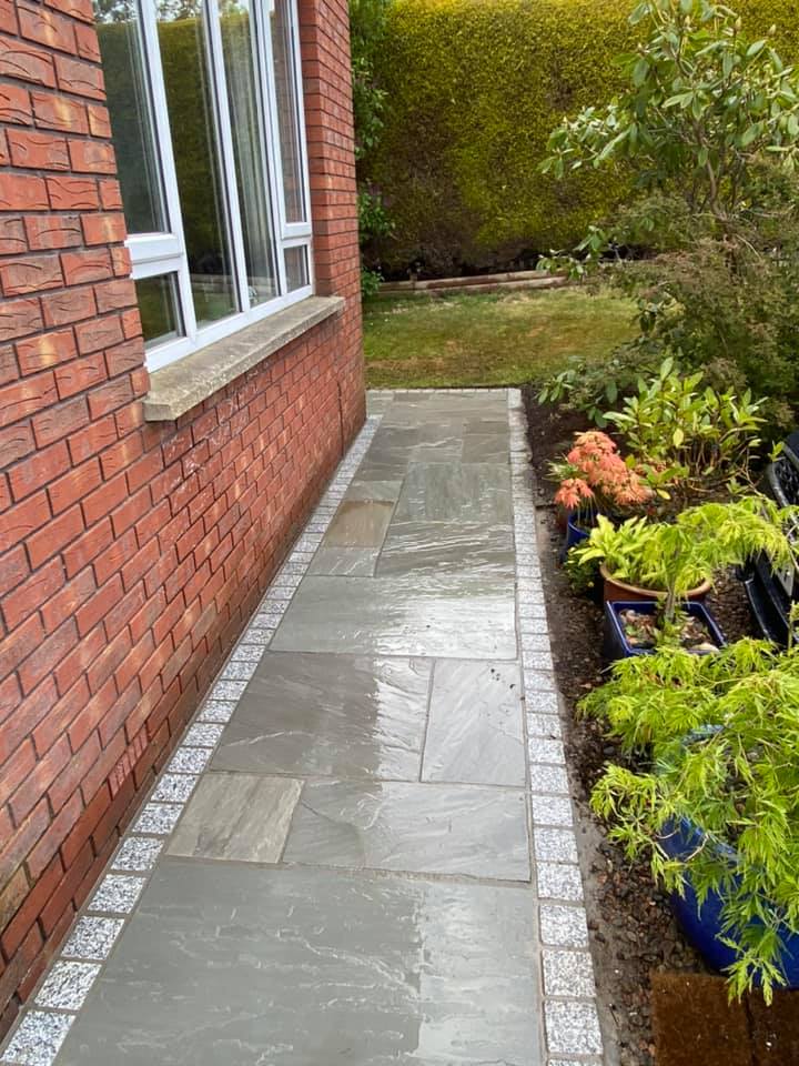 Grey Sandstone Paving (Mixed Sizes)
