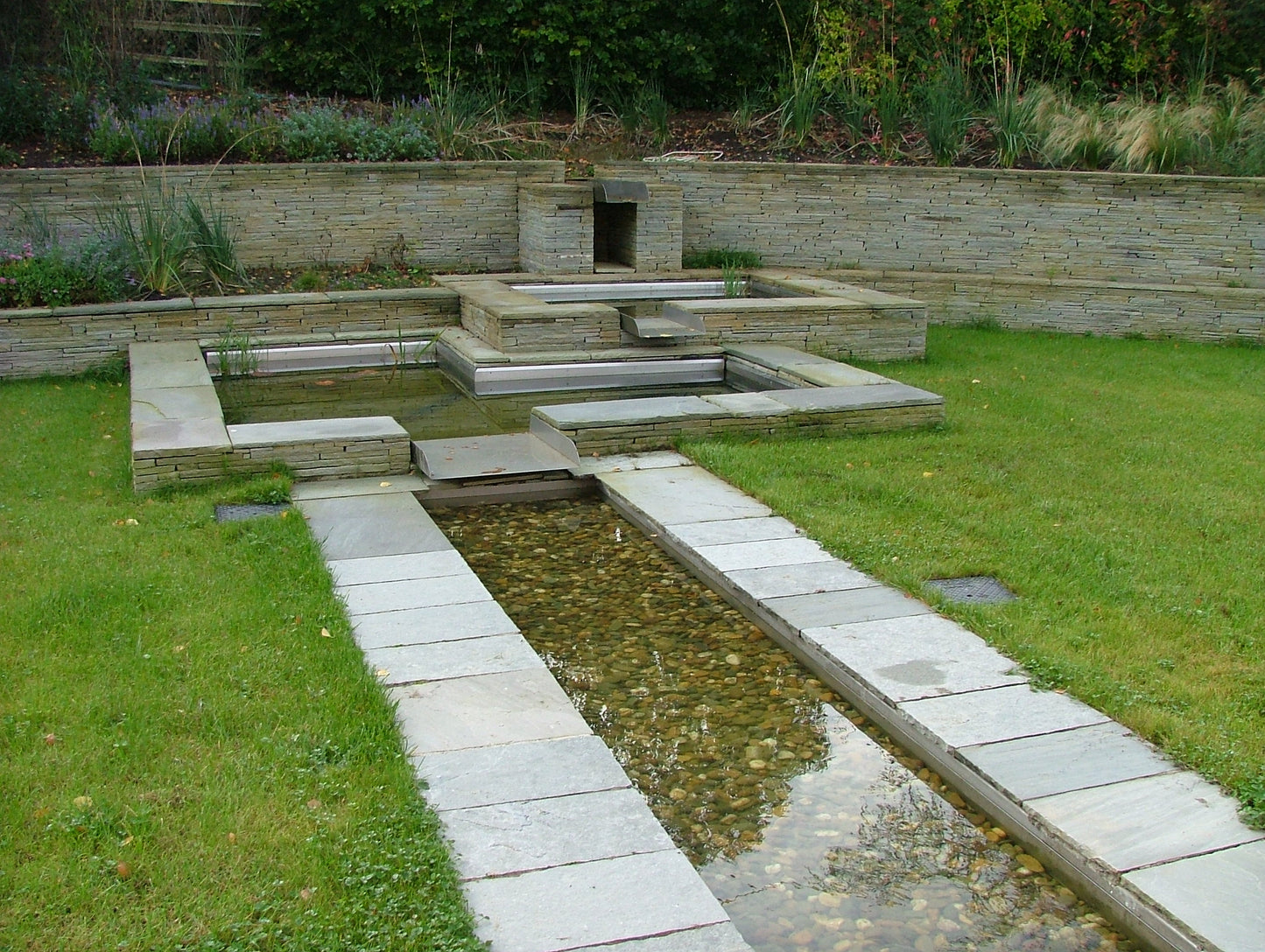 Grey Sandstone Paving (Mixed Sizes)