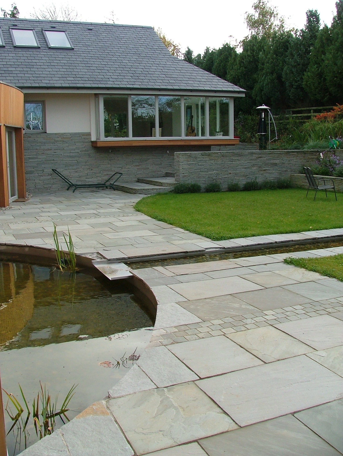 Grey Sandstone Paving (Mixed Sizes)