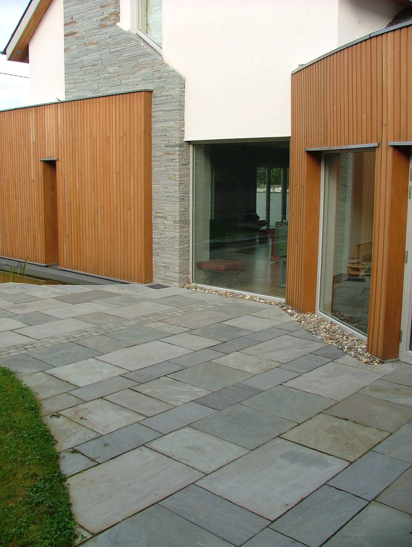 Grey Sandstone Paving (Mixed Sizes)