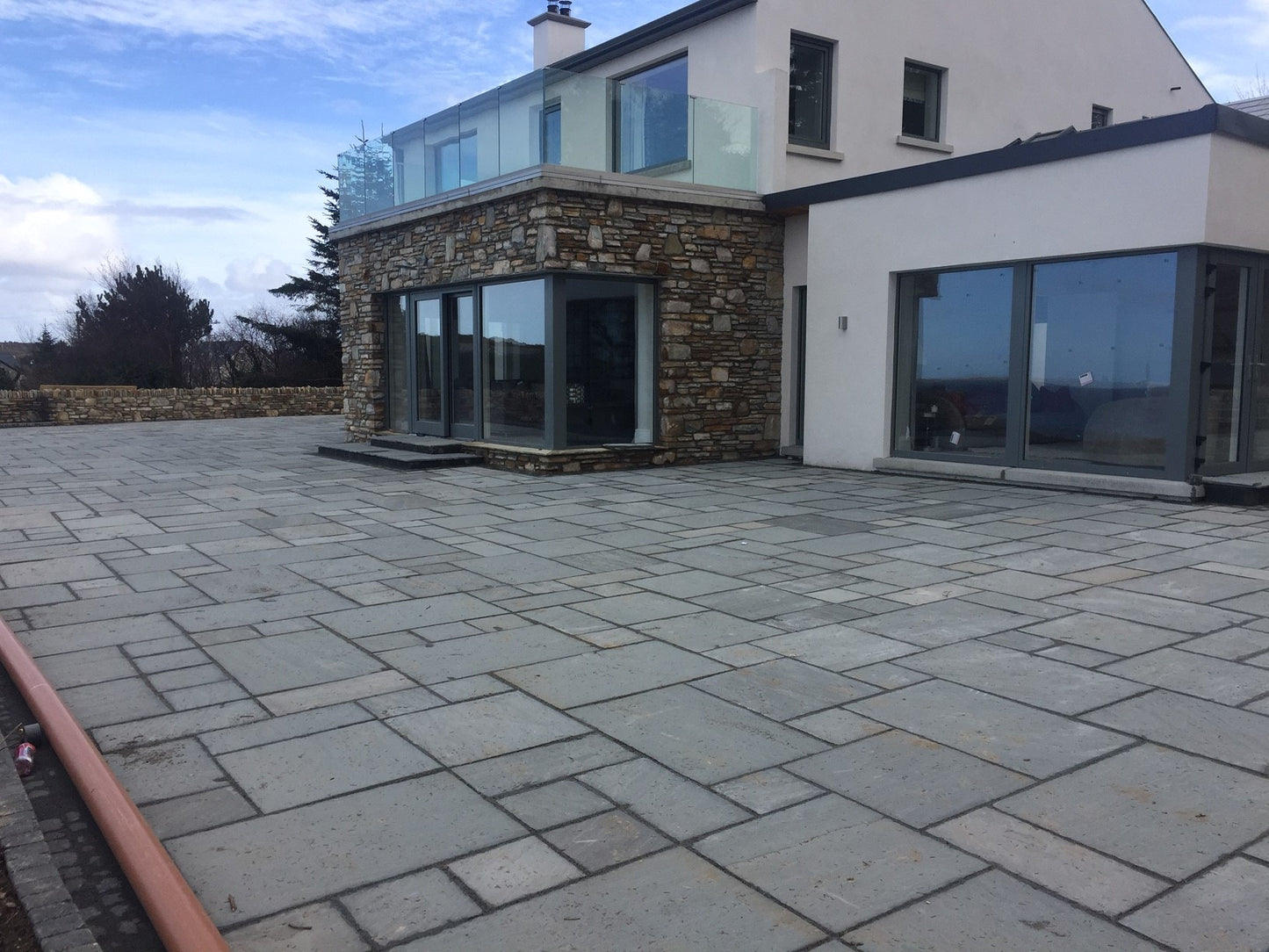 Grey Sandstone Paving (Mixed Sizes)