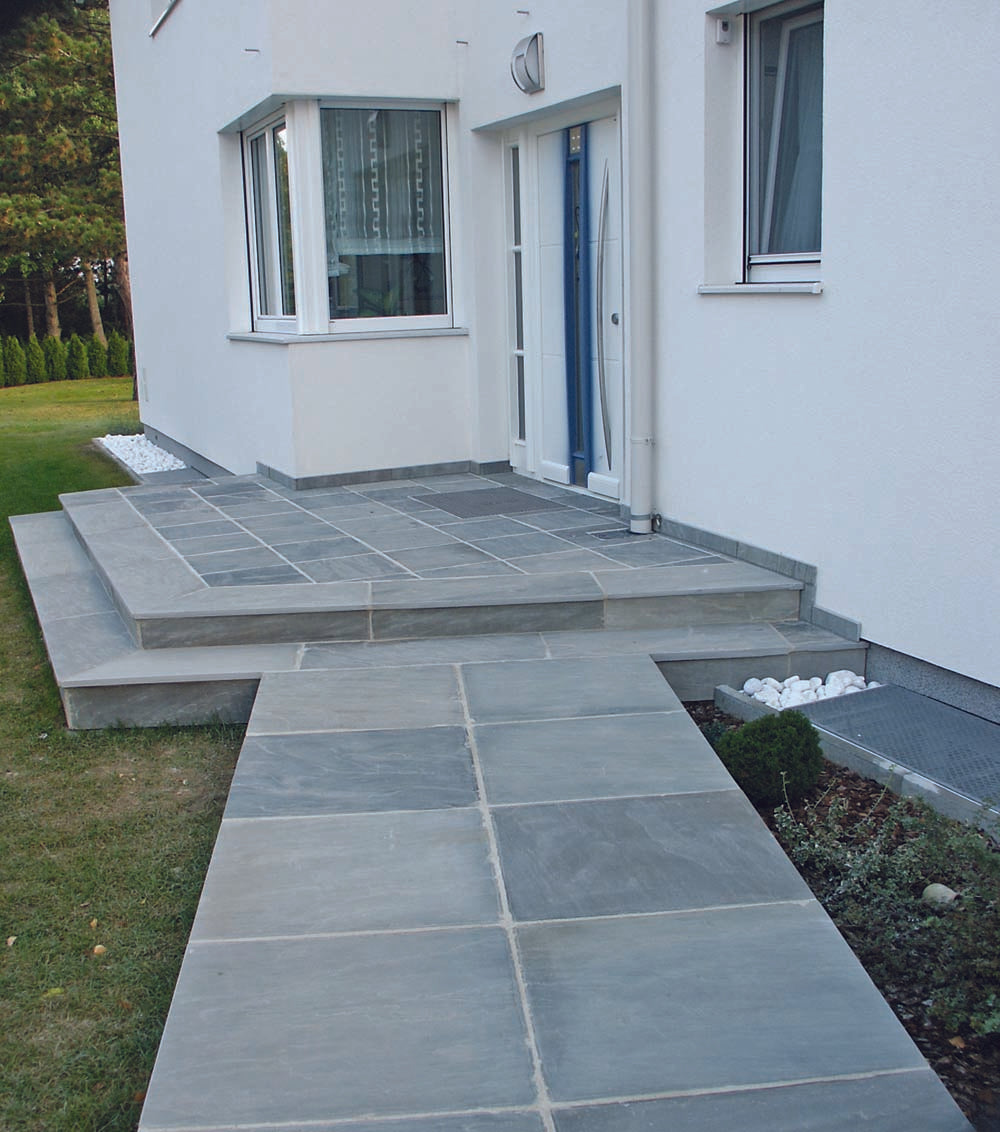 Grey Sandstone Paving (Mixed Sizes)