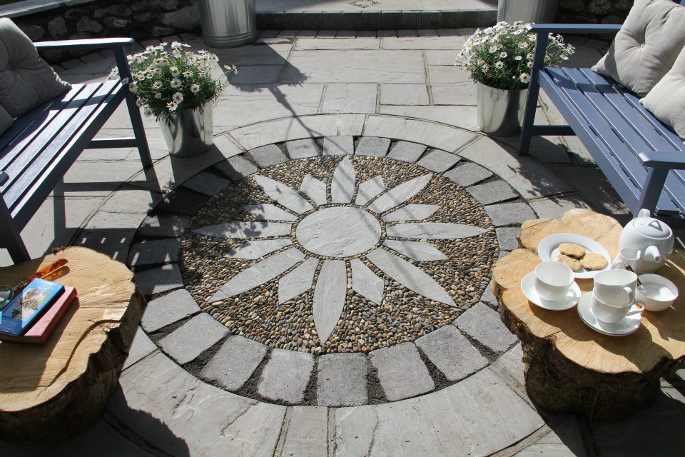 Grey Sandstone Paving (Mixed Sizes)