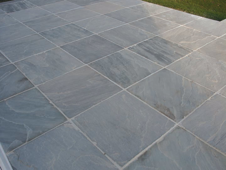 Grey Sandstone Paving (Mixed Sizes)