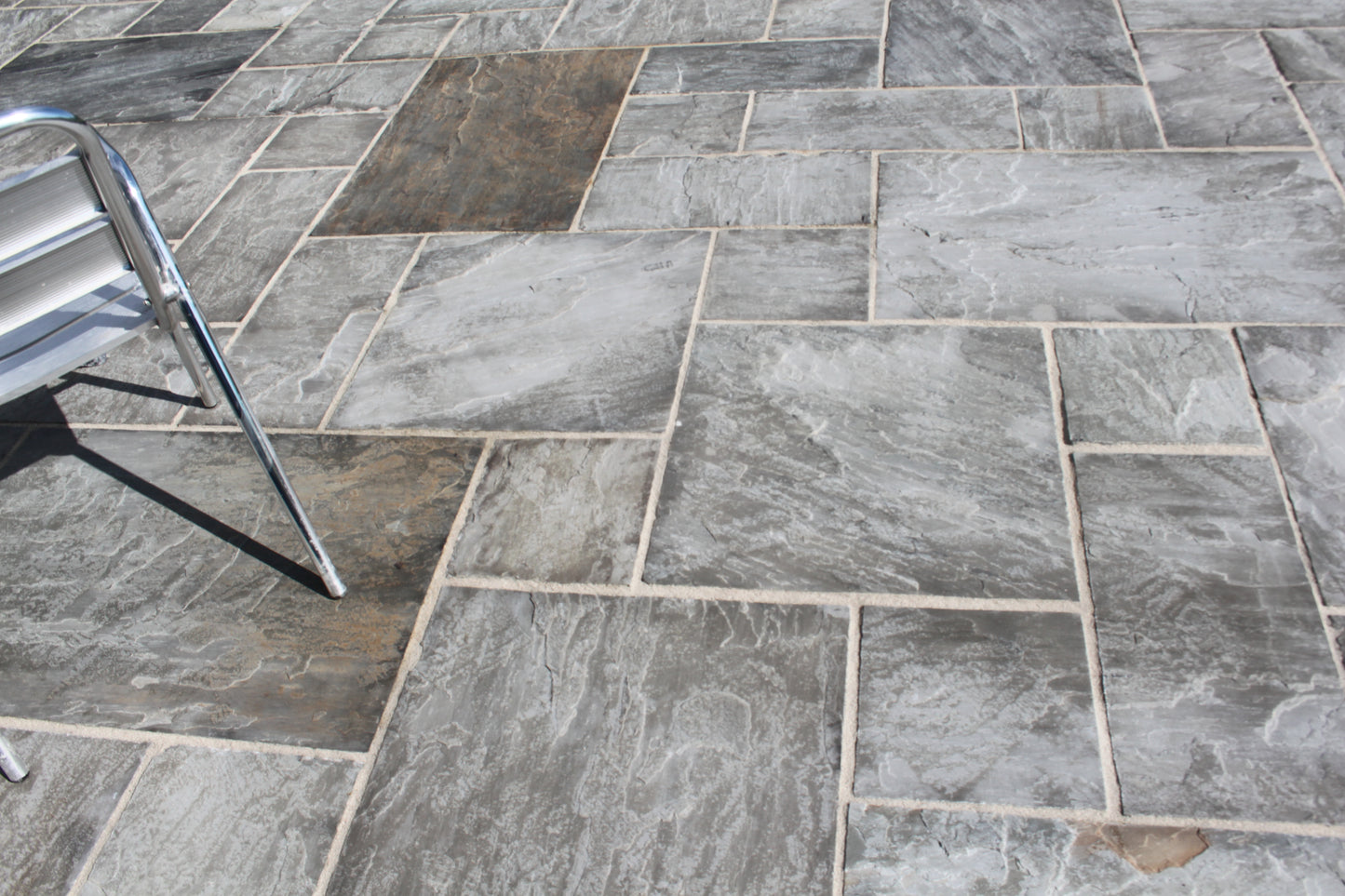 Grey Sandstone Paving (Mixed Sizes)