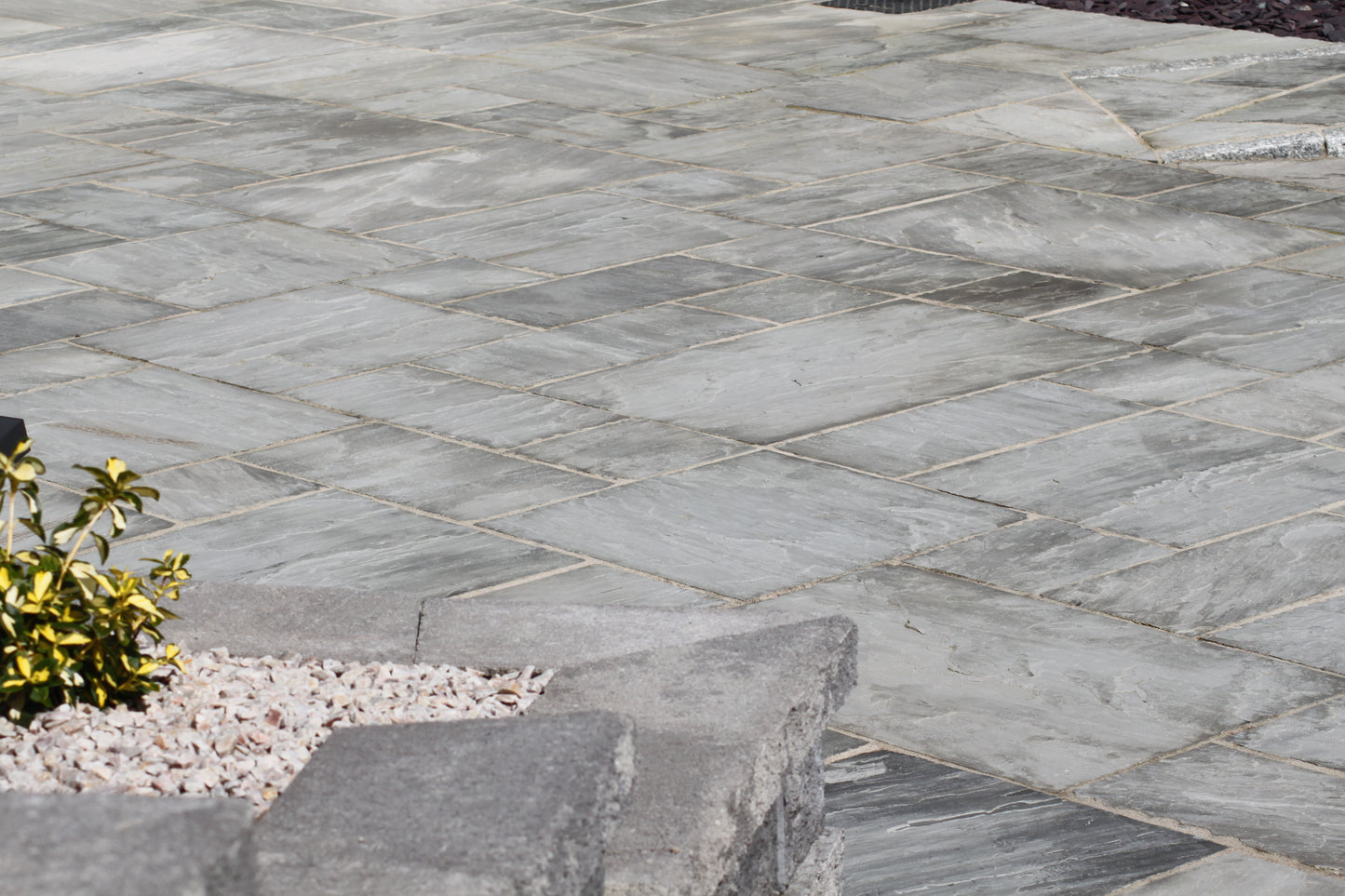 Grey Sandstone Paving (Mixed Sizes)
