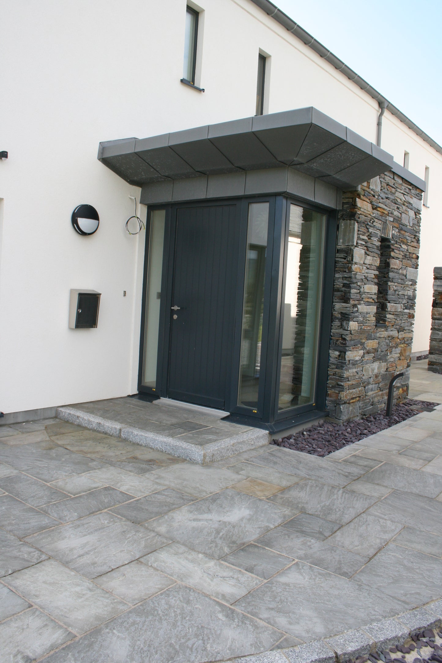 Grey Sandstone Paving (Mixed Sizes)
