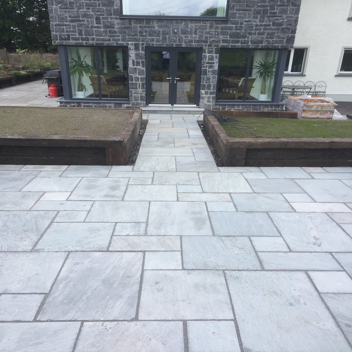 Grey Sandstone Paving (Mixed Sizes)