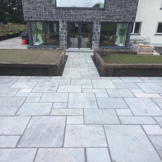 Grey Sandstone Paving (Mixed Sizes)