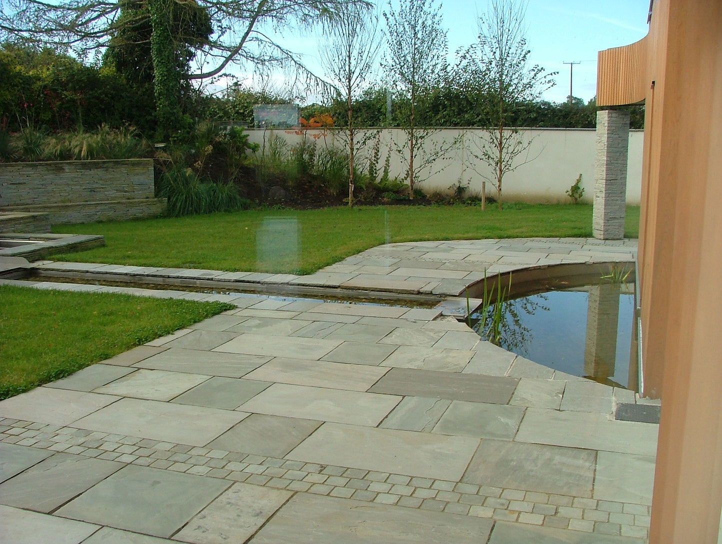 Grey Sandstone Paving (Mixed Sizes)