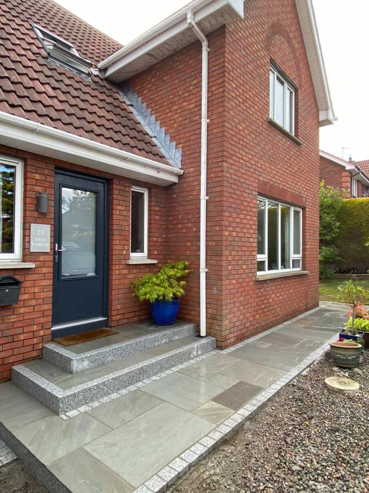 Grey Sandstone Paving (Mixed Sizes)