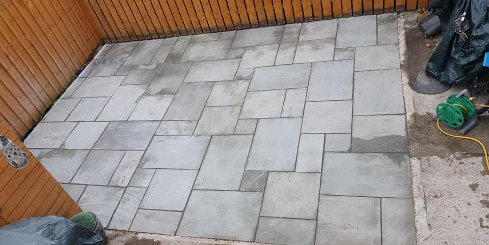 Grey Sandstone Paving (Mixed Sizes)
