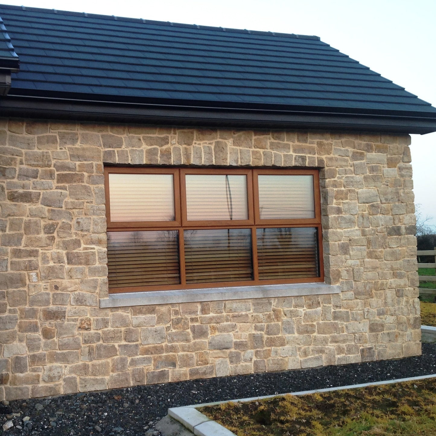 Stone feature wall finished in Grit Sandstone Stoneer Cladding.