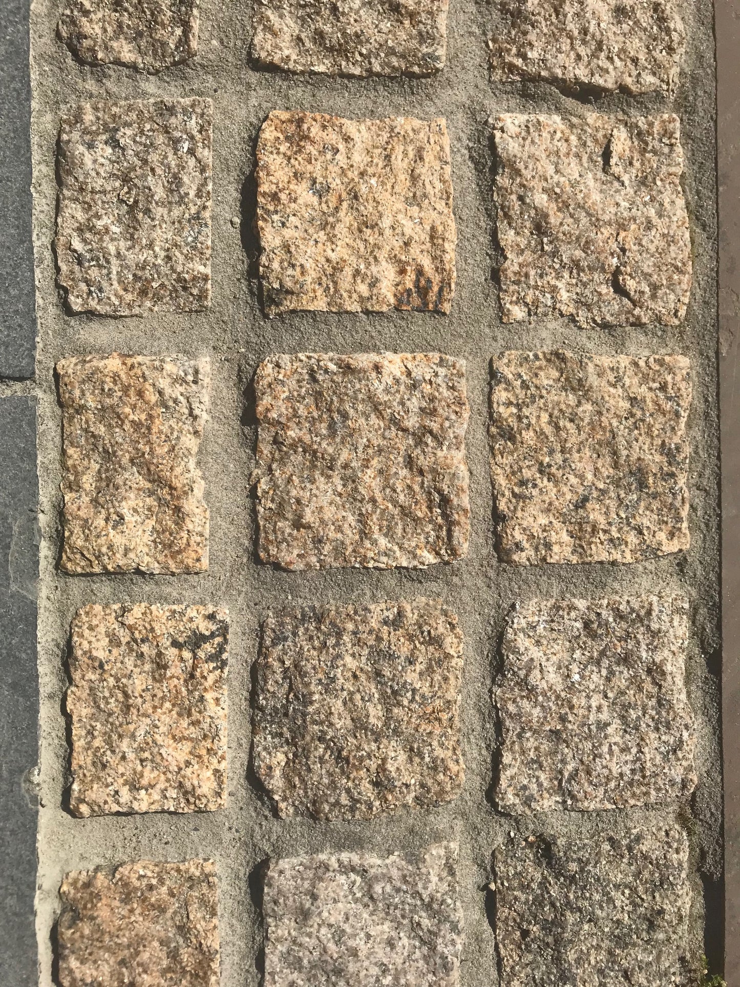 Gold Granite Setts 100 x 100 - Bush Hammered & Sawn