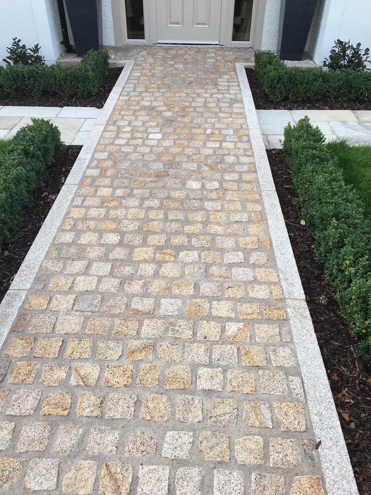 Gold Granite Setts 100 x 100 - Bush Hammered & Sawn