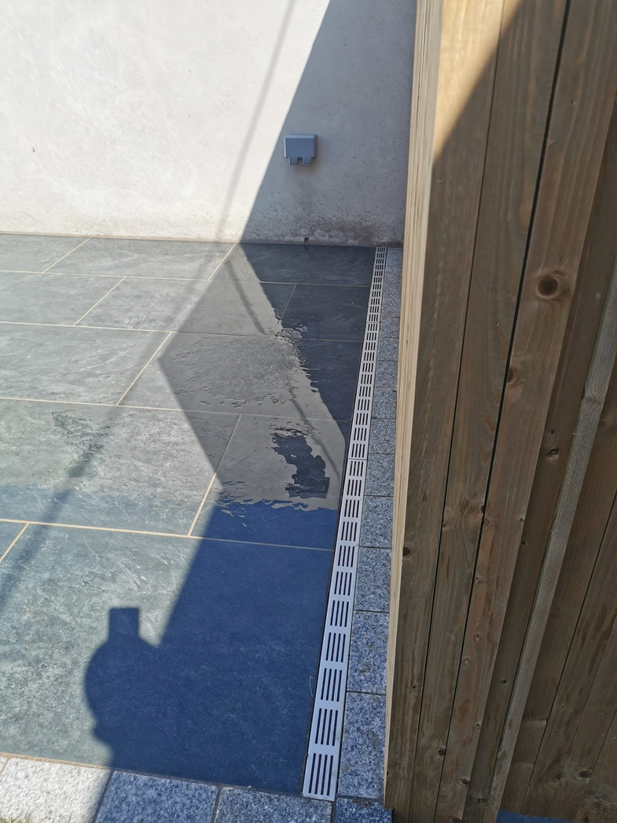 Jewel Range Station Black Porcelain Paving