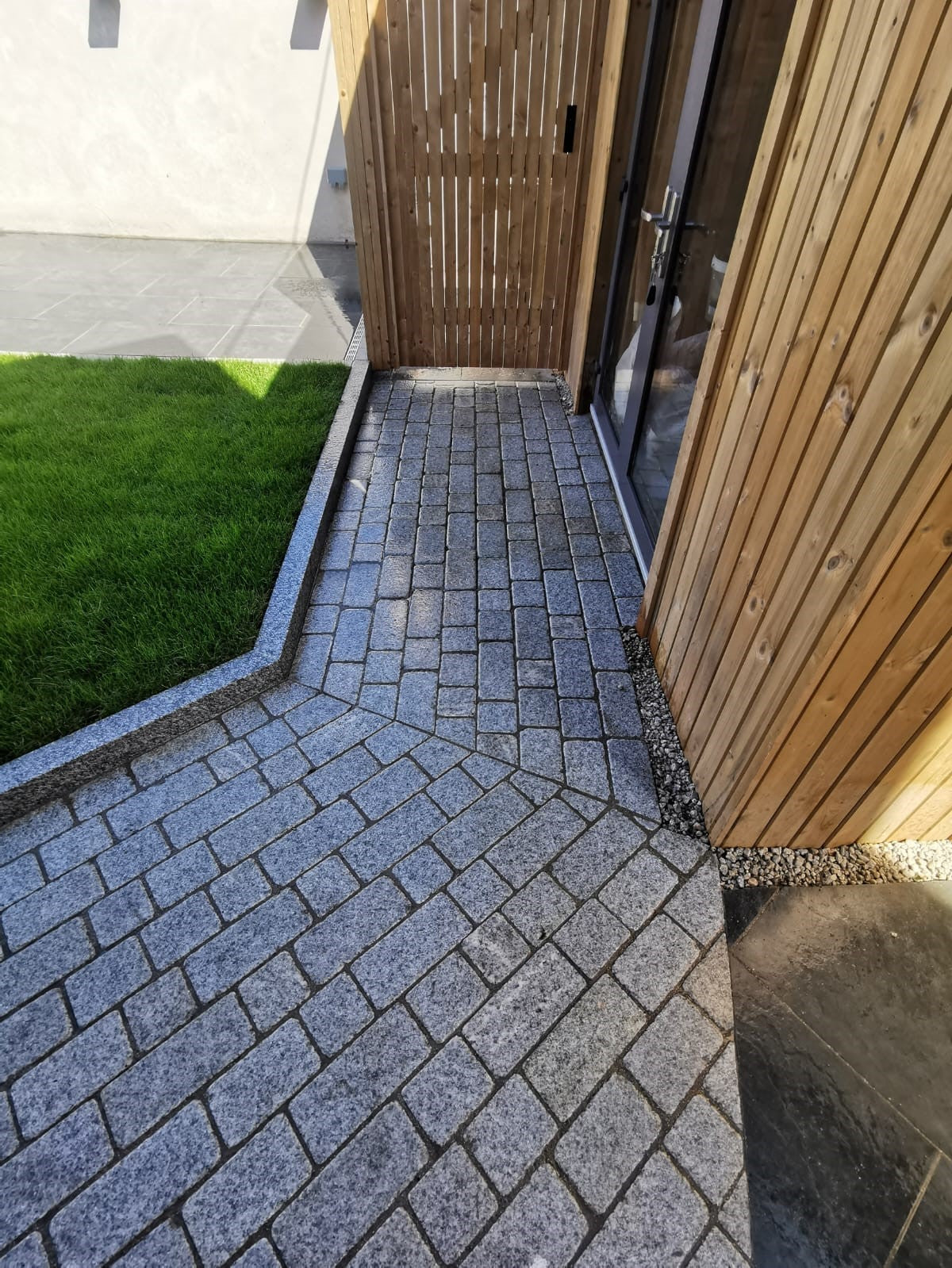 Silver Granite Setts 200 x 100 Flamed