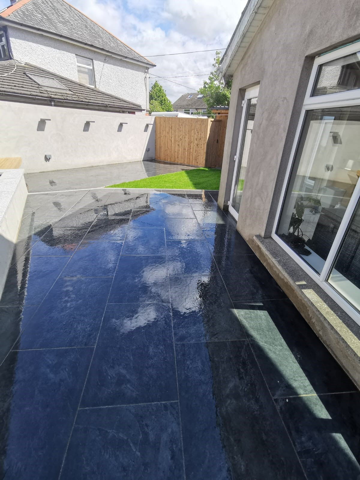 Jewel Range Station Black Porcelain Paving