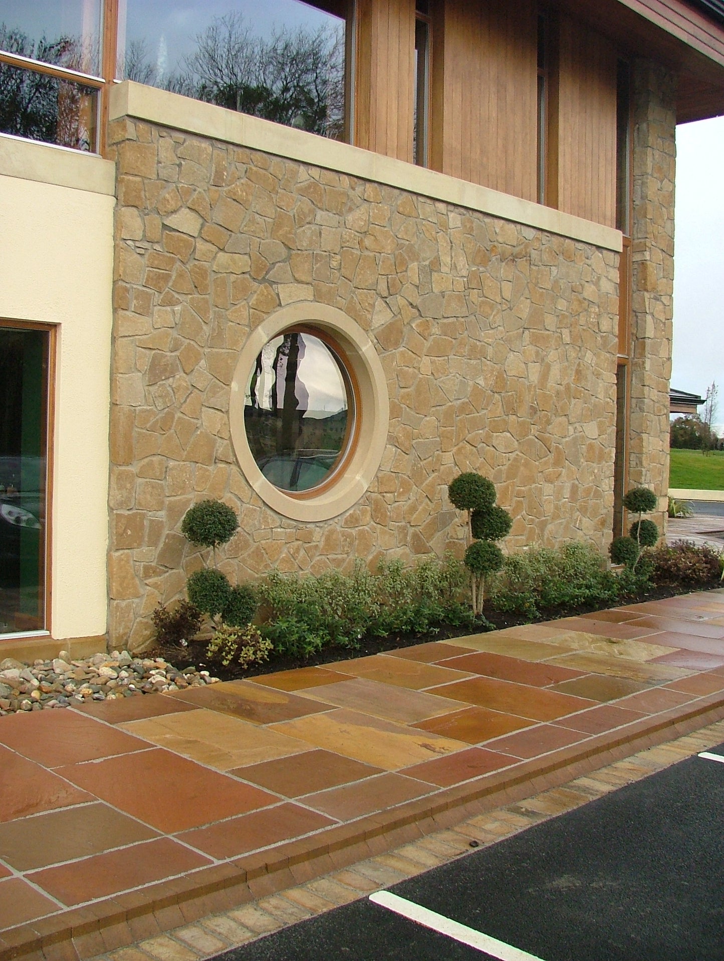 Modak Sandstone Paving (Mixed Sizes)