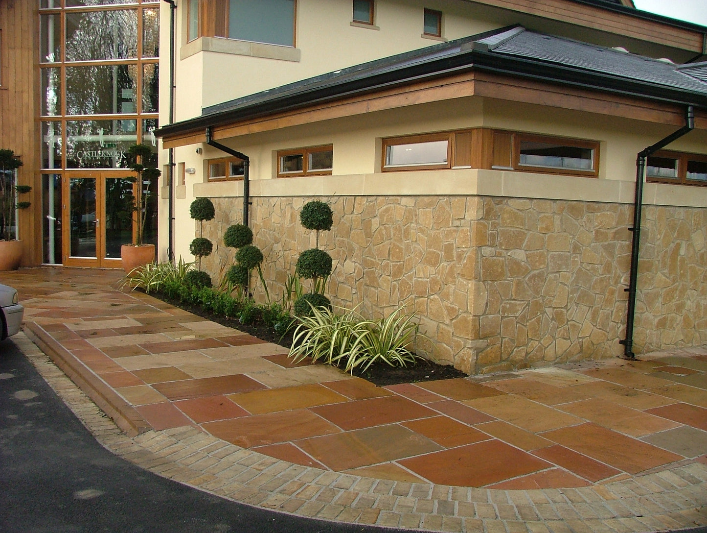 Modak Sandstone Paving (Mixed Sizes)