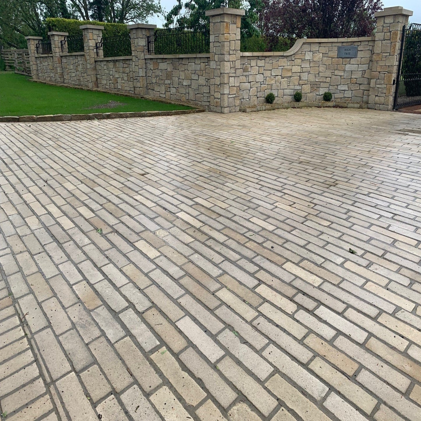Mountcharles Sandstone Setts RL x 100