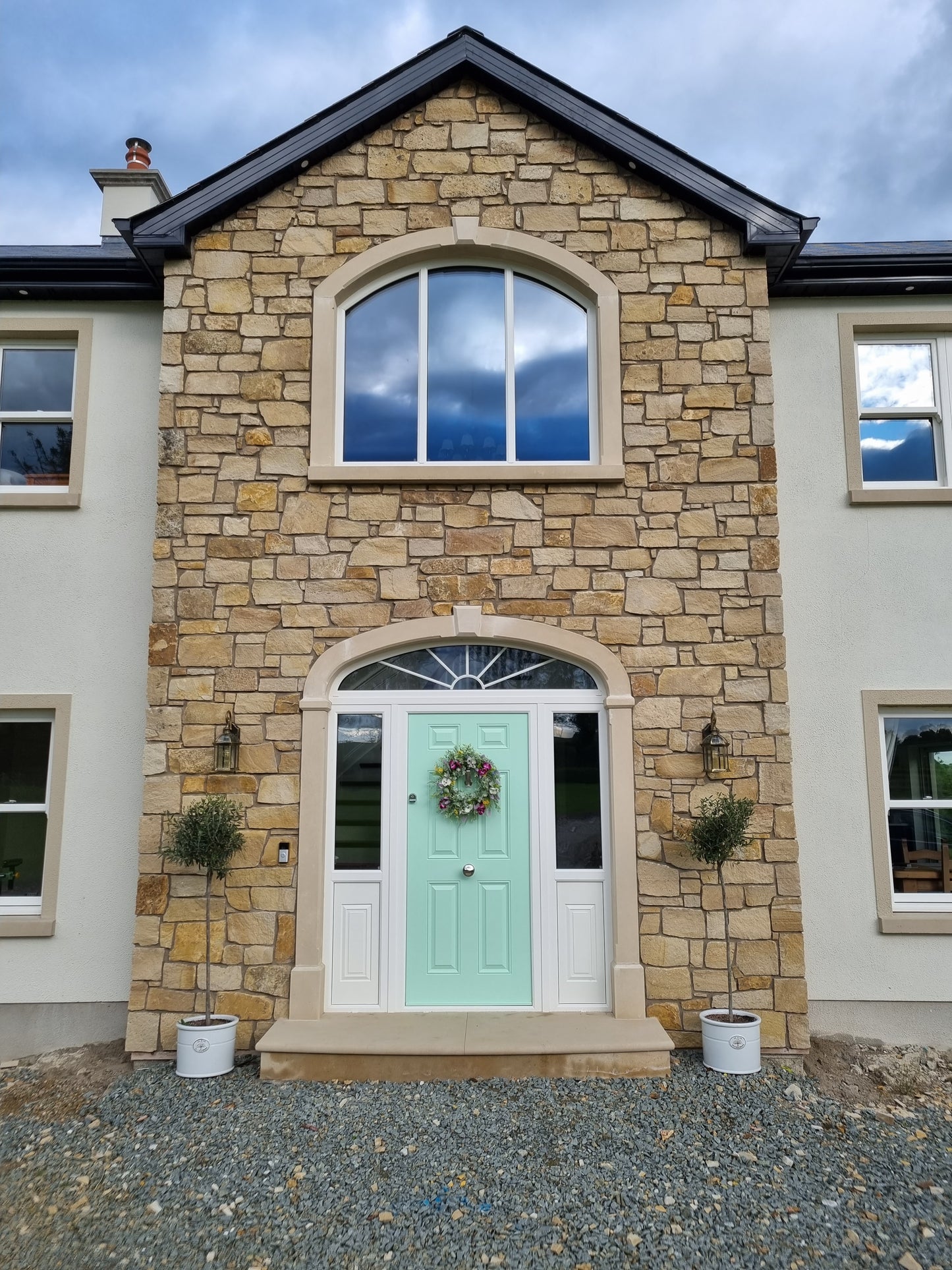 Mountcharles Sandstone Stoneer - Corners
