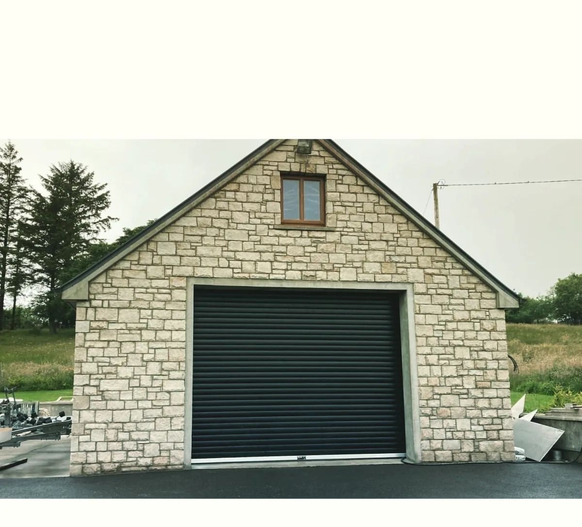 Mountcharles Sandstone Stoneer - Corners