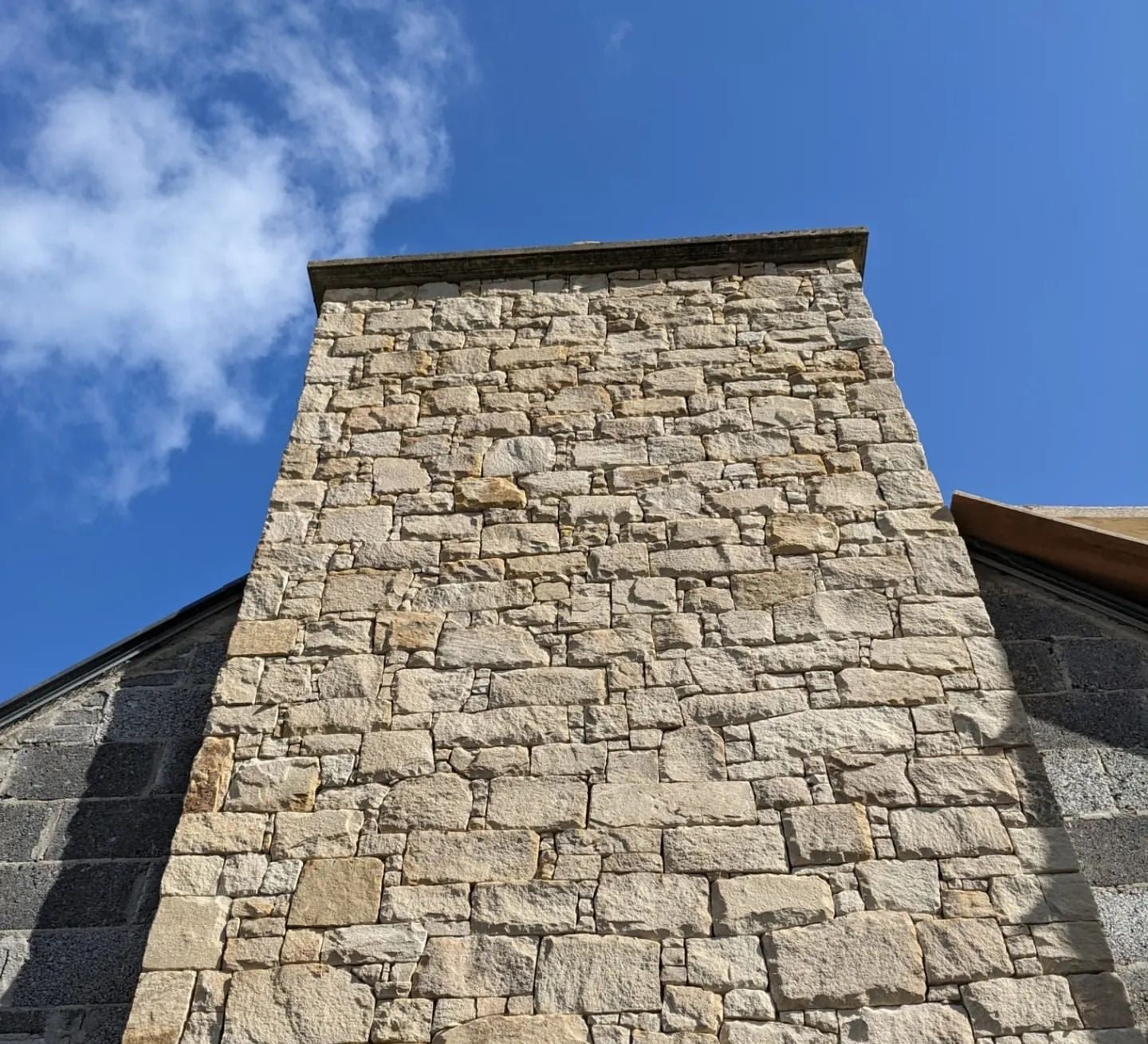 Mountcharles Sandstone Stoneer - Corners