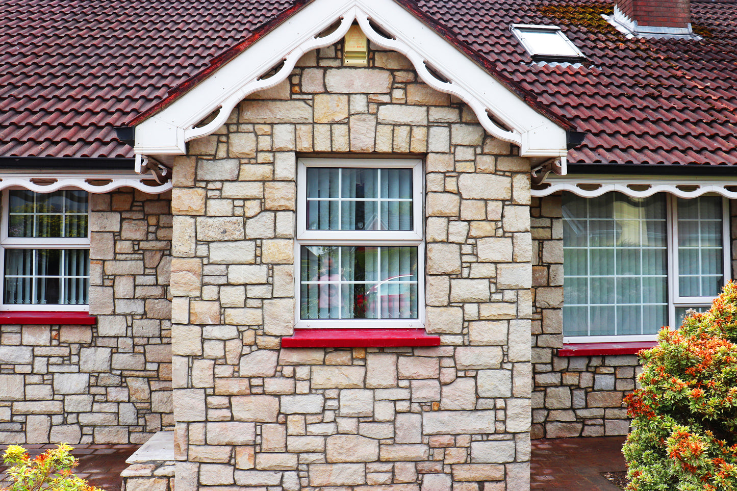 Mountcharles Sandstone Stoneer - Corners