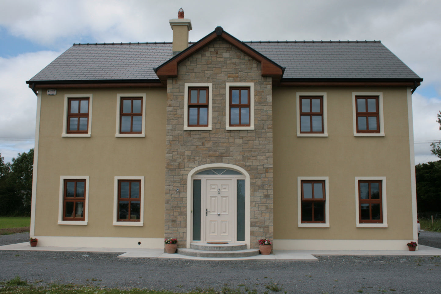 Mountcharles Sandstone Stoneer - Corners