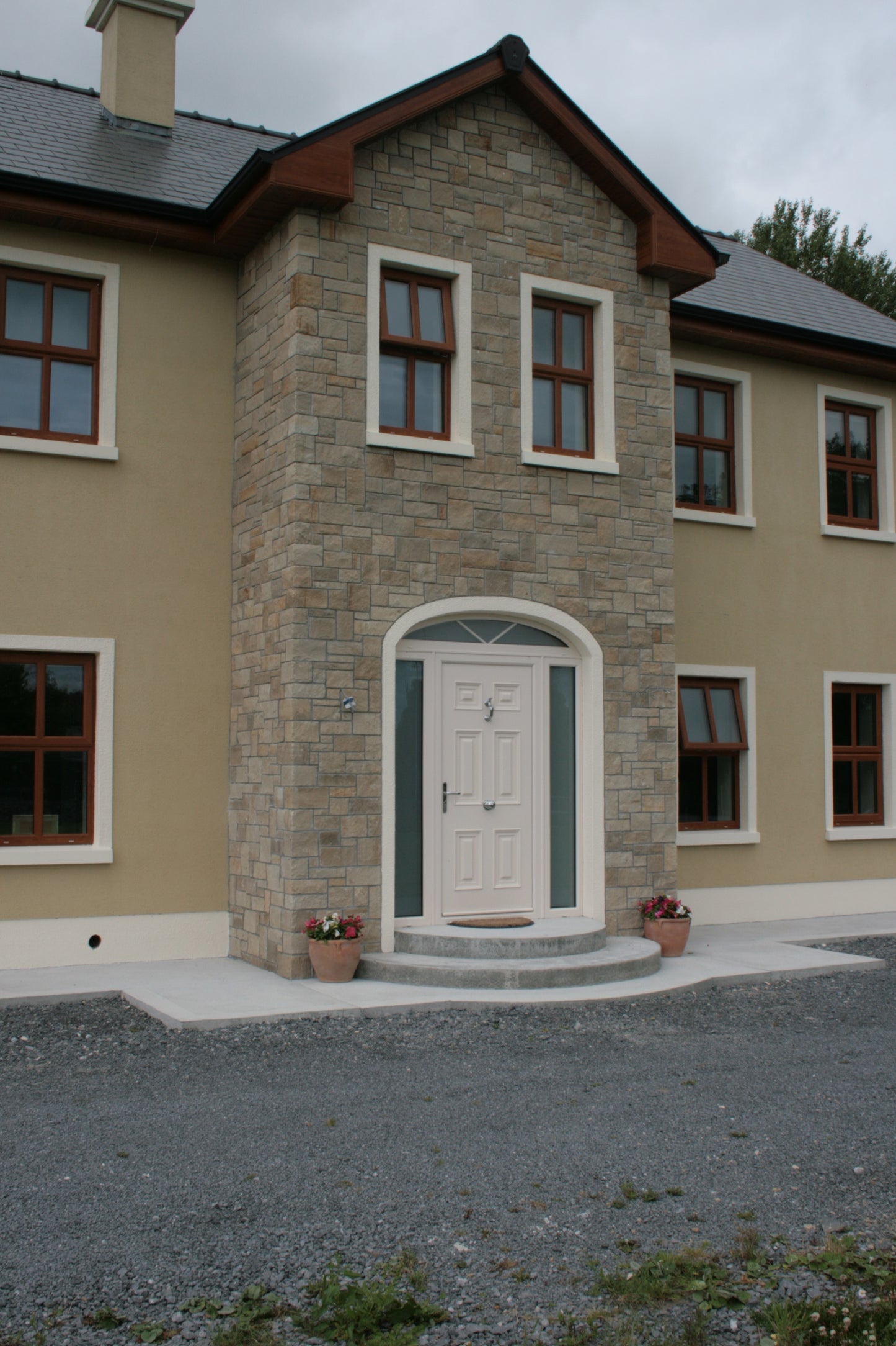 Mountcharles Sandstone Stoneer - Corners