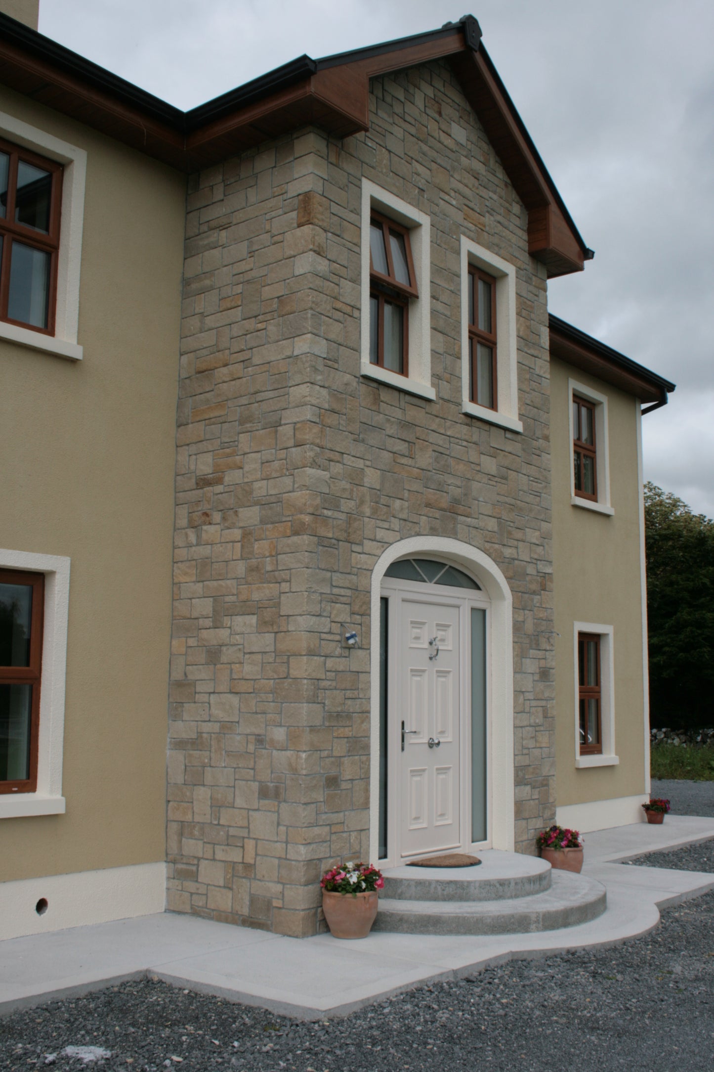 Mountcharles Sandstone Stoneer - Corners