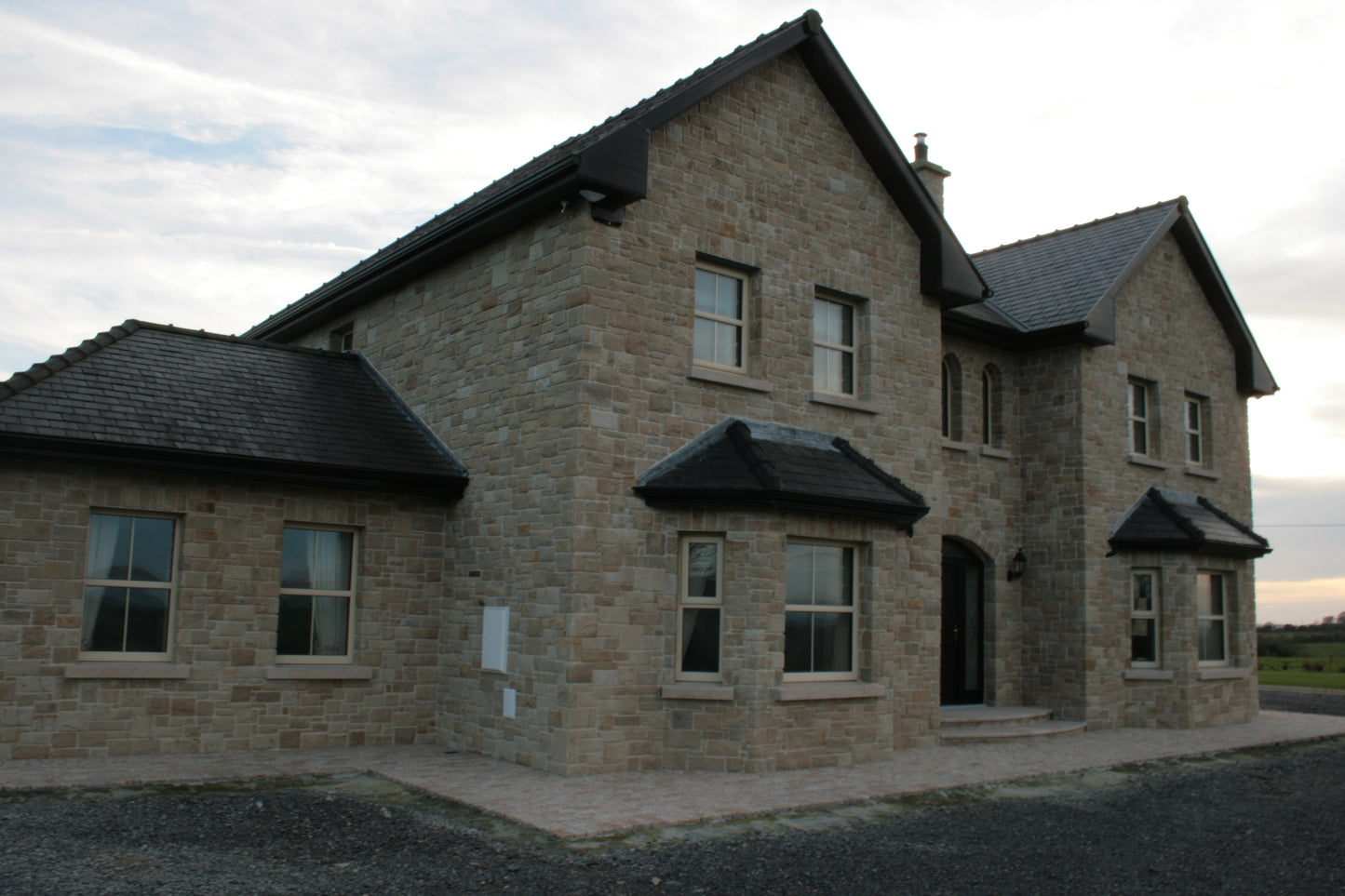 Mountcharles Sandstone Stoneer - Corners
