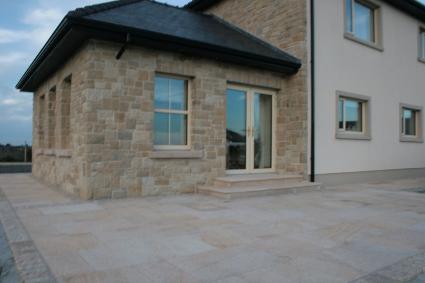 Mountcharles Sandstone Stoneer - Corners