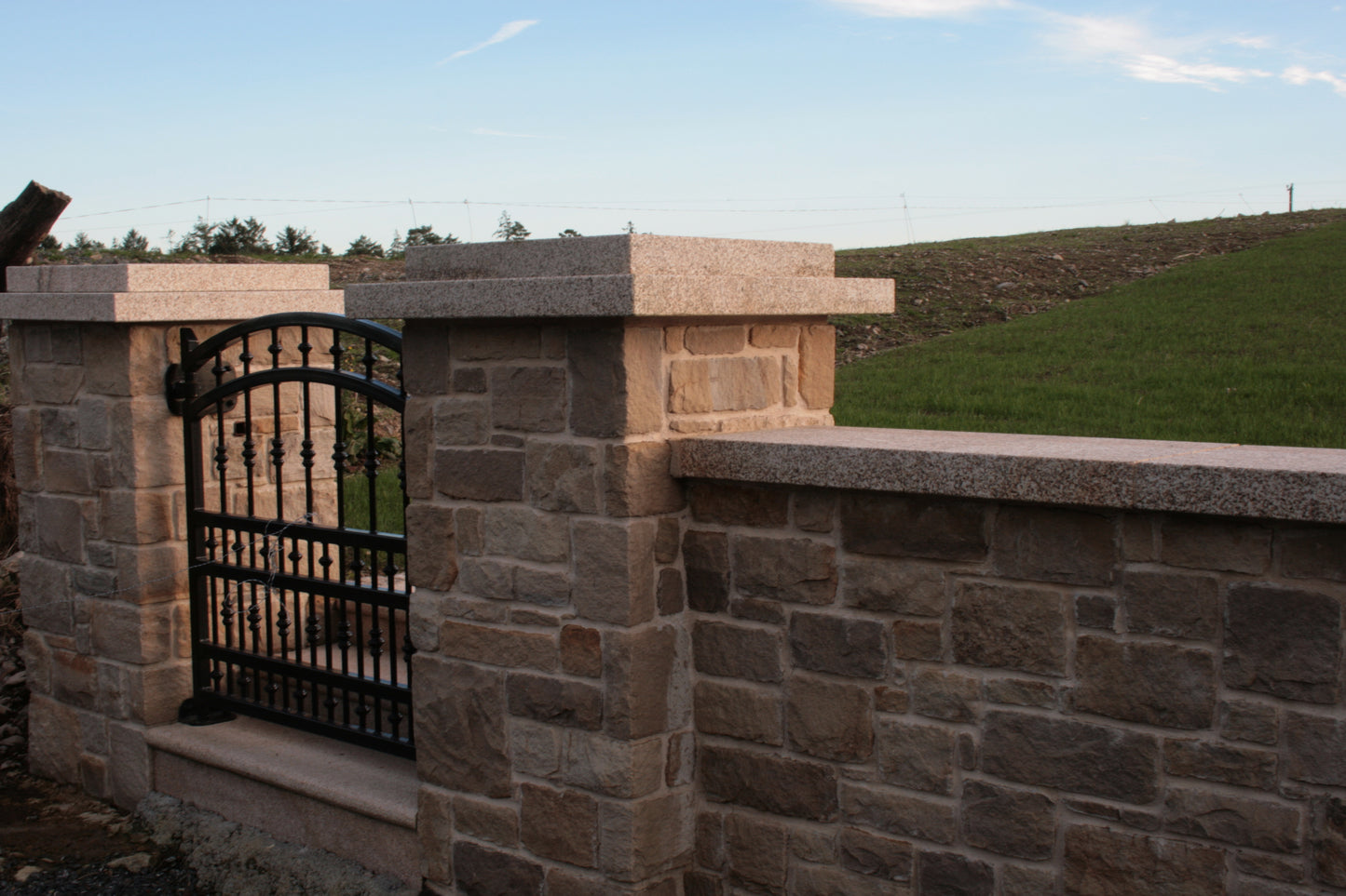 Mountcharles Sandstone Stoneer - Corners