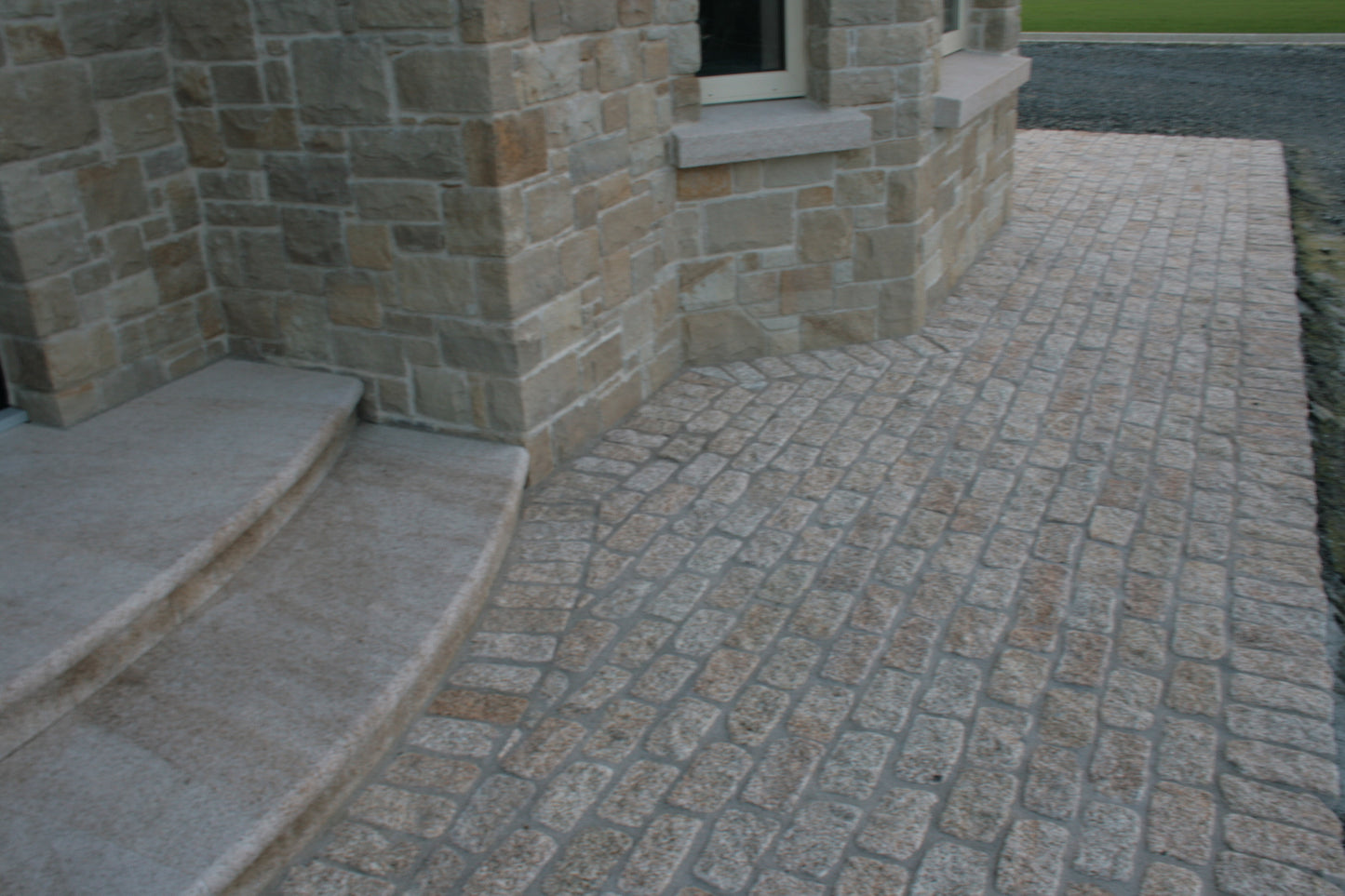Mountcharles Sandstone Stoneer - Corners