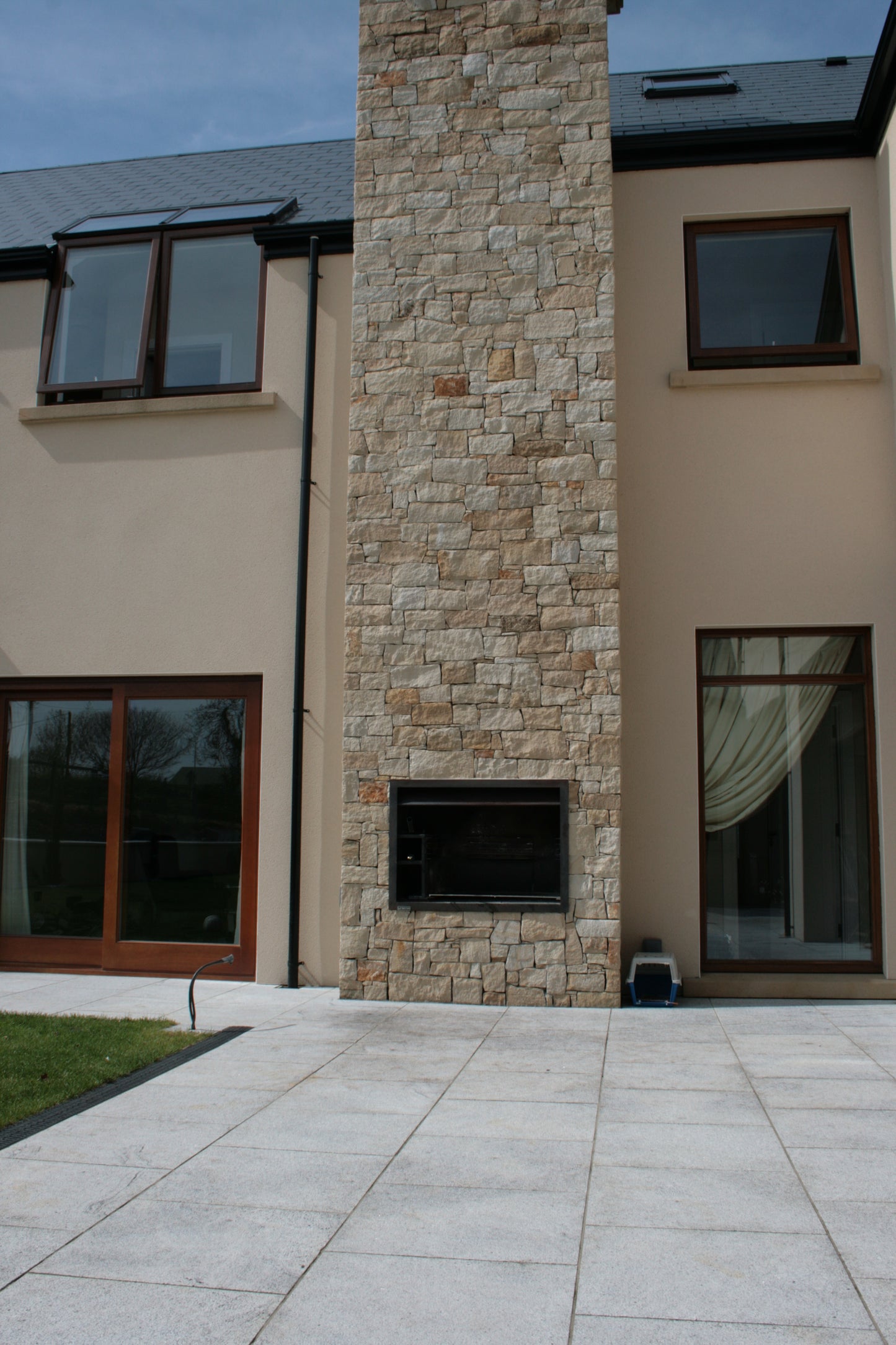 Mountcharles Sandstone Stoneer - Corners
