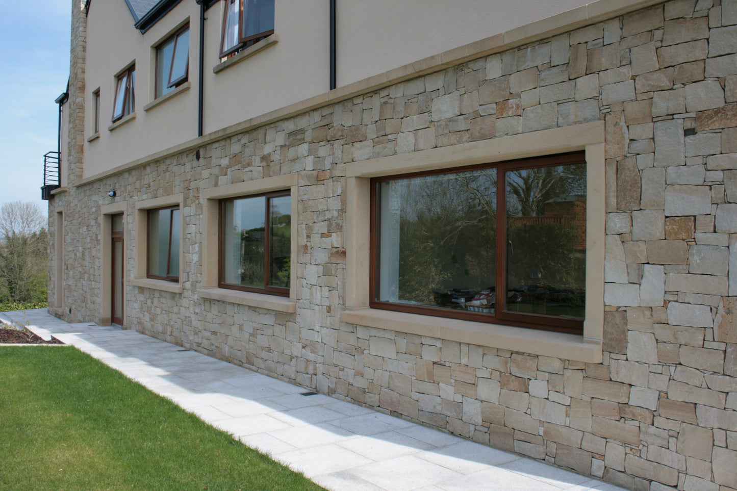 Mountcharles Sandstone Stoneer - Corners