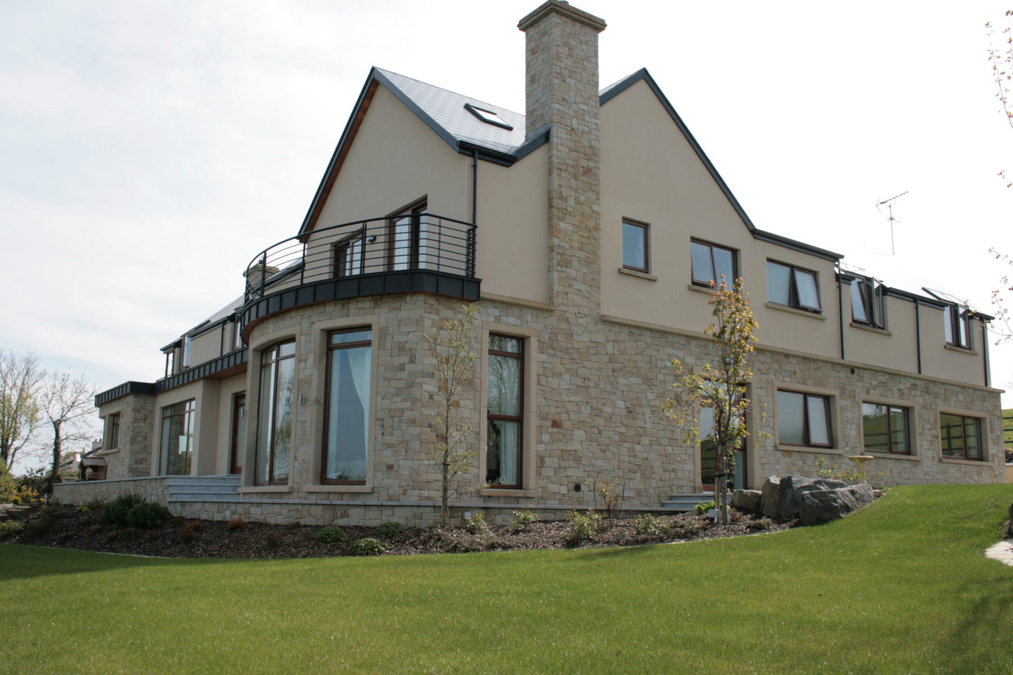 Mountcharles Sandstone Stoneer - Corners
