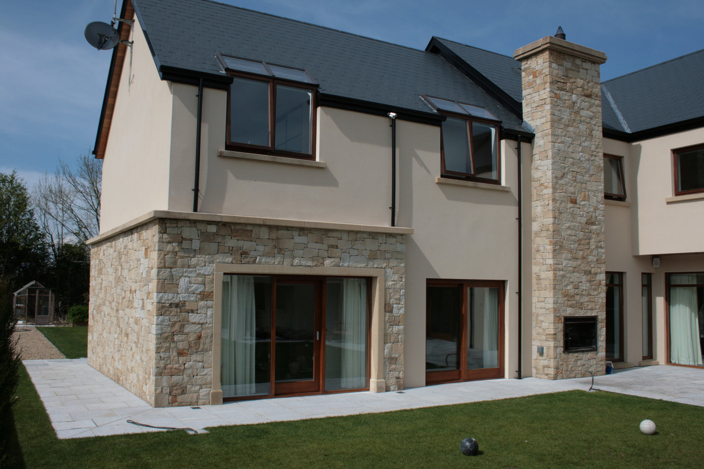 Mountcharles Sandstone Stoneer - Corners